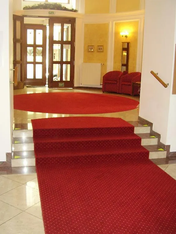 Hotel Flora Марианске-Лазне 3*,